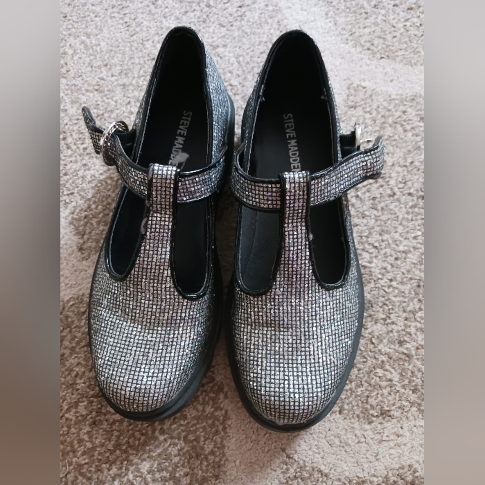 Girls shoes